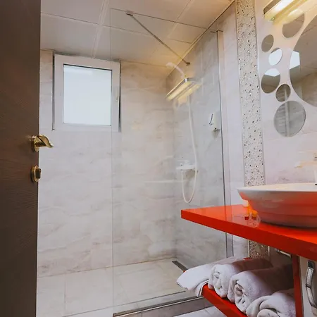 Hotel Mr.i Boutique & Bar 4*
